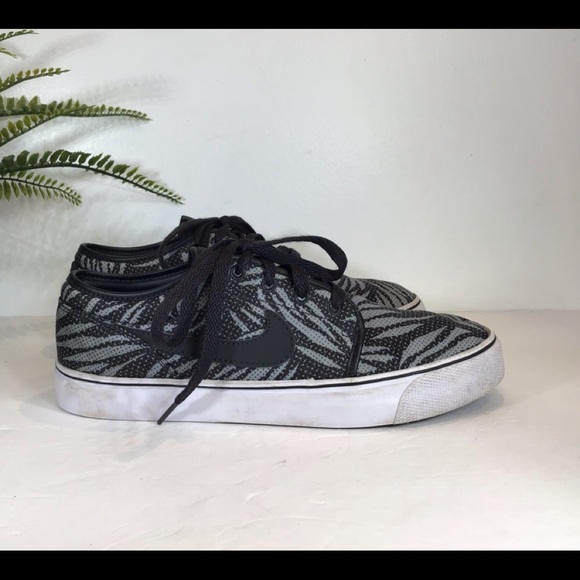 Nike Other - NIKE COURT SHOES ZEBRA BLACK GRAY SZ 8.5